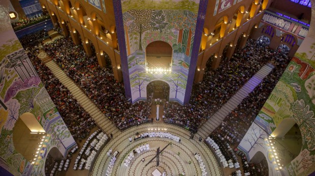 Vista interna do Santuário Nacional de Aparecida