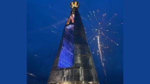 Monumento em honra a Aparecida com 50 metros de altura