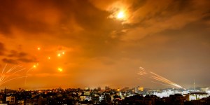 Israel em guerra: casal católico batiza bebê às pressas ao soarem os alarmes