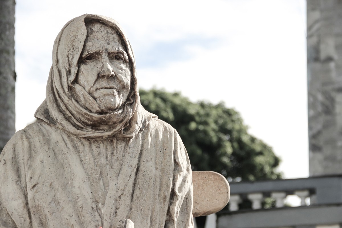 Estátua da Beata Nhá Chica