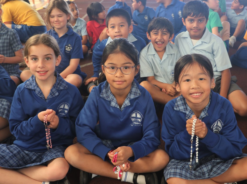 One-Million-Children-Praying-the-Rosary-Aid to the church in need