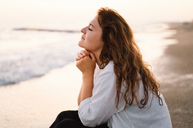 woman-pray-faith-beach