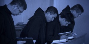 Não consegue dormir direito à noite? Estes monges podem te ajudar