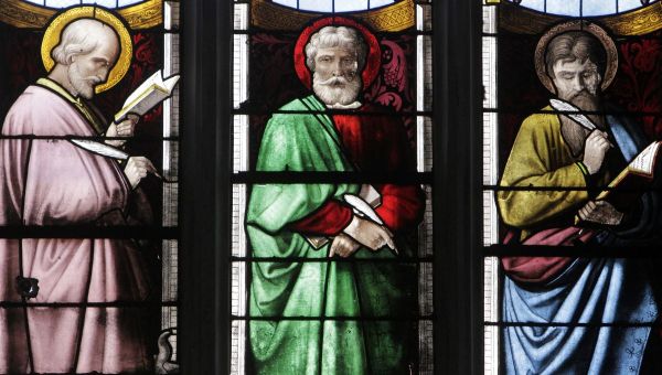 Vitral com São Lucas, São Marcos e São Mateus