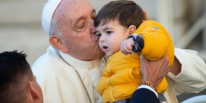Papa Francisco: os pais precisam de redes de apoio