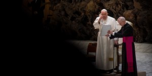 Papa: só existe um grupo que sai ganhando com a guerra