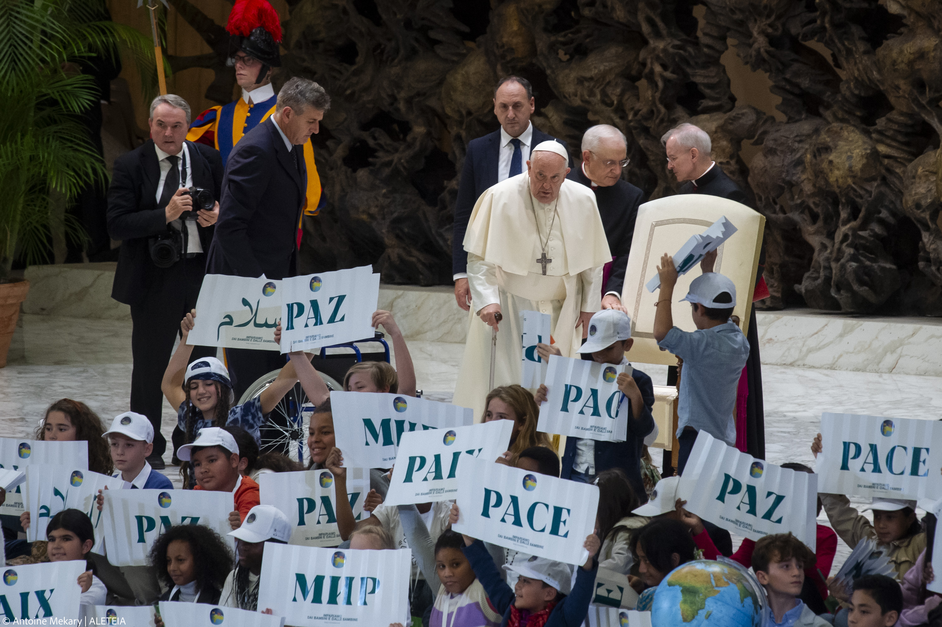 (Slideshow) Encontro do Papa com crianças
