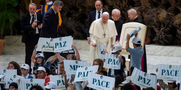(Slideshow) Encontro do Papa com crianças