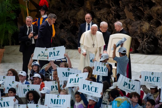 (Slideshow) Encontro do Papa com crianças