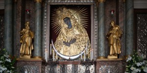 Nossa Senhora da Madrugada: a virgem milagrosa alvejada durante uma guerra