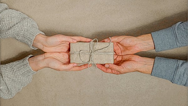 Exchanging a simple gift for Christmas