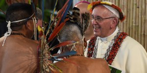7 gestos de simplicidade do Papa Francisco que surpreenderam o mundo todo