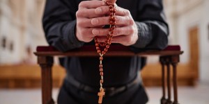 Quatro santos que nos convidam a rezar pelos sacerdotes