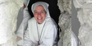 CLARE CROCKETT