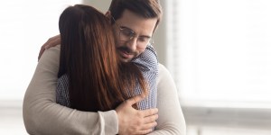 Pedir perdão é pouco. Por que, após uma crise no relacionamento, precisamos de algo mais?