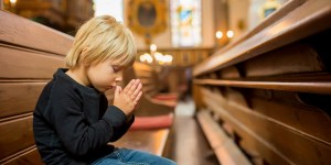 Gestos e posições para rezar na Missa 