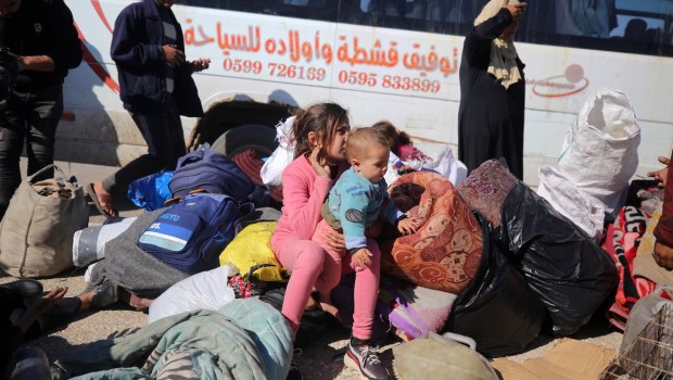 Displaced Palestinians returning to their homes in Gaza