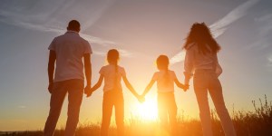 Como proteger as crianças do sol no calor do verão