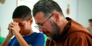 A história de um frei que peregrinou em gratidão pela cura