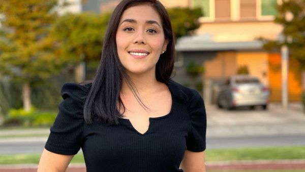 Corner Item Image - Karla, aos 30 anos, decidiu ser batizada para viver como filha de Deus