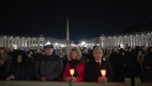 POPE-FRANCIS-HEALTH-HOSPITAL-ROSARY-PRAYER