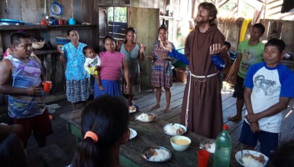 Corner Item Image - Na Amazônia brasileira um frade italiano compartilha suas provações
