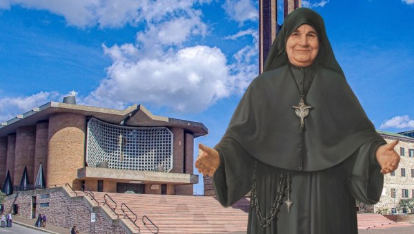 Corner Item Image - Madre Esperança e a água milagrosa, como Lourdes