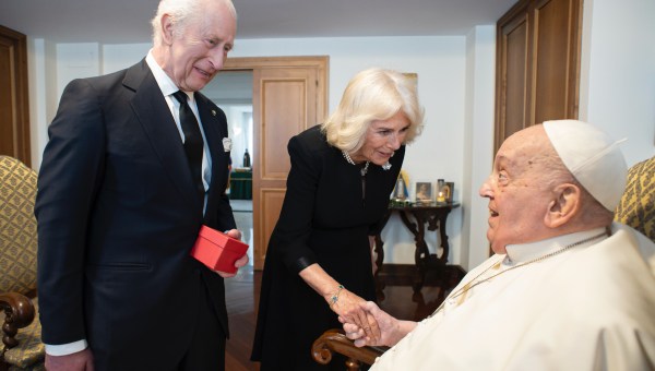 Corner Item Image - O encontro repleto de significados entre Rei Charles e Papa Francisco
