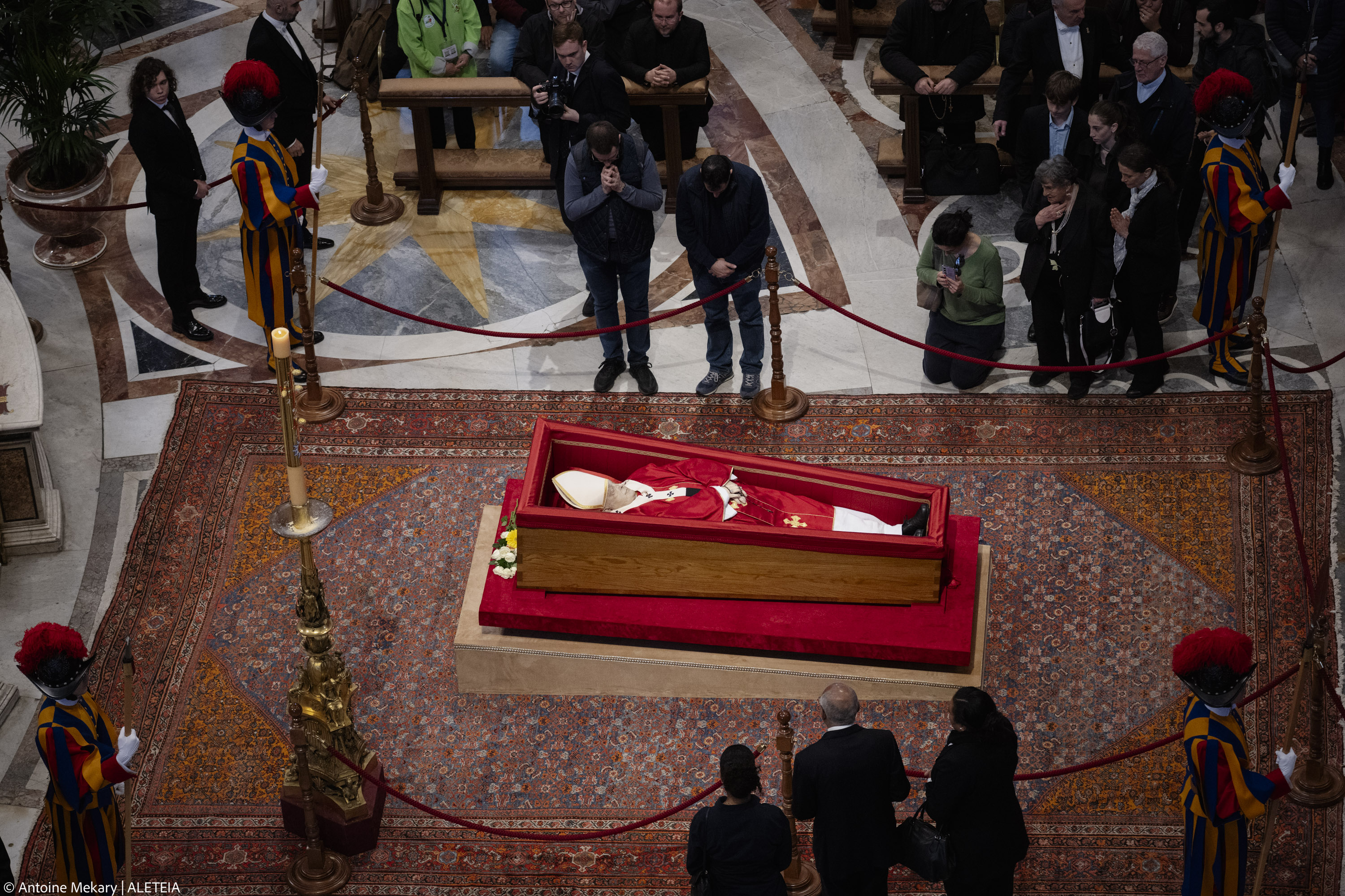 {"rendered":"Slideshow – Papa Francisco descansa na Bas\u00edlica de S\u00e3o Pedro"}