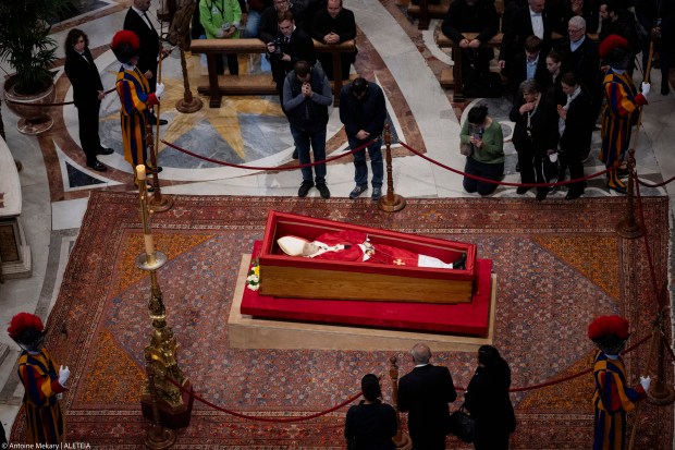 {"rendered":"Slideshow – Papa Francisco descansa na Bas\u00edlica de S\u00e3o Pedro"}