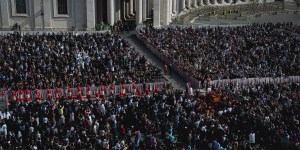 🔴 [LIVE] 150 mil fiéis se despedem de Francisco. As 12 (horário de Brasília) serão fechados os ingressos