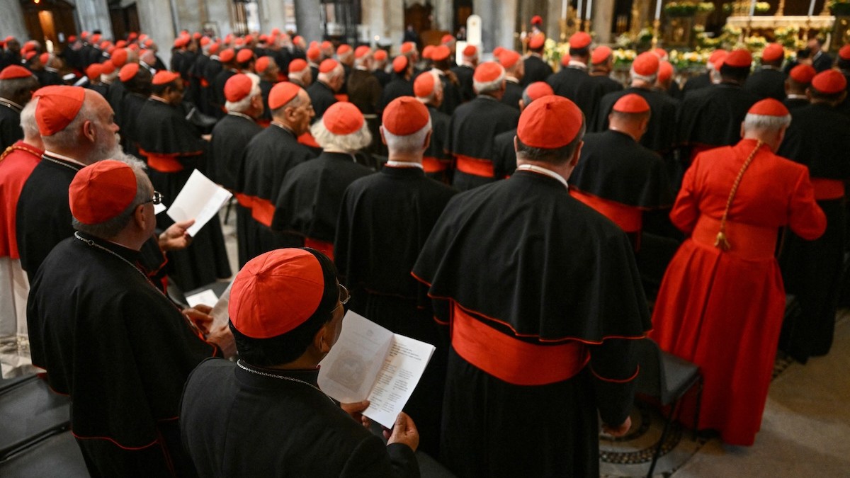 cardinal pray vespers
