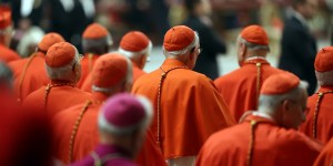 Dia 7 de maio, a tarde, a primeira fumaça do Conclave