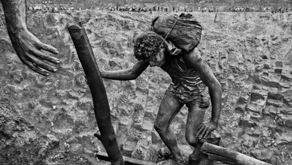 Corner Item Image - O olhar cristão de Sebastião Salgado