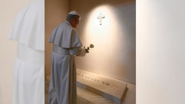 Corner Item Image - Primeiros passos de Papa Leão XIV: A oração no túmulo de Francisco