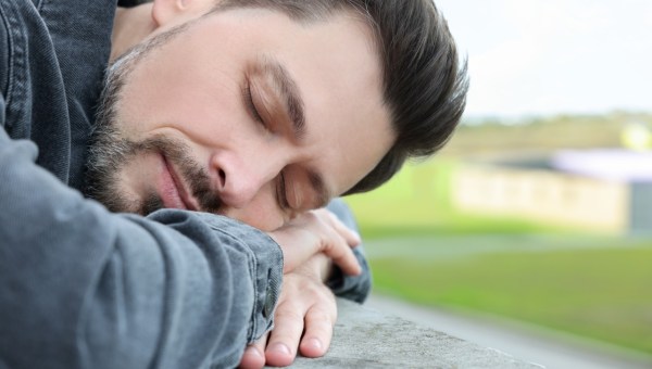 Corner Item Image - 6 maneiras de rezar se você se sente espiritualmente cansado