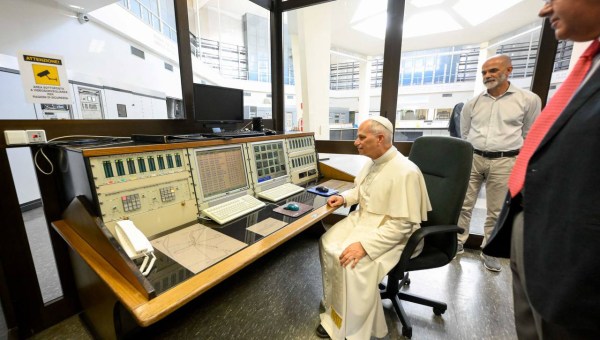 Corner Item Image - [FOTOS] Leão XIV visita rádio Vaticano e área que Francisco destinou a agricultura