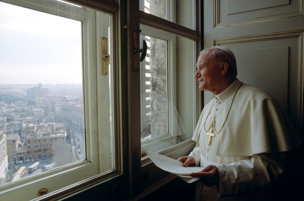 The Vatican - February 1986 The Vatican - 1986 A day in the life of the Pope John Paul II in the intimicy of the Vatican: during a break from work, in the privacy of his bedroom, allows his gaze to wander over the roofs of the capital.