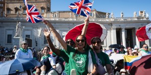 [FOTOS] As aventuras de jovens e religiosos do mundo para chegar em Roma para o Jubileu