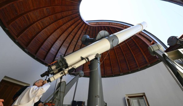 Corner Hero Image - Um astrônomo jesuíta indiano é nomeado diretor do Observatório do Vaticano