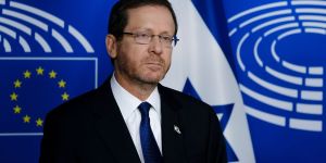 Leão XIV fala sobre antissemitismo, ajuda à Terra Santa com o presidente de Israel