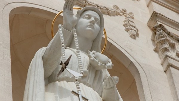 Image of our Lady of Fátima at the Fátima Sanctuary, final destination of the Tagus Route