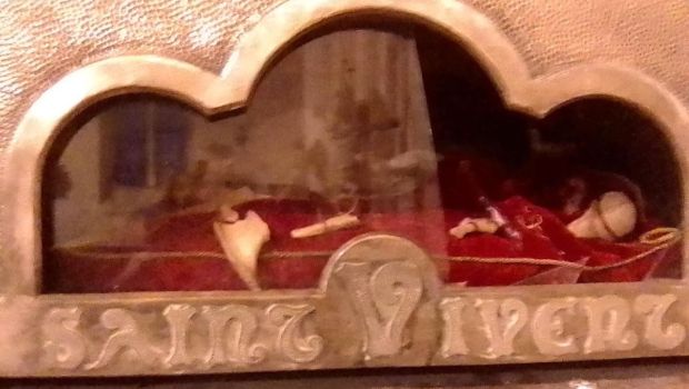 VOL-RELIQUAIRE-OLONNE-SUR-MER-DOMAINE-PUBLIC