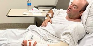 “Eu mereço isso?”: Resposta humilde do herói à generosidade global