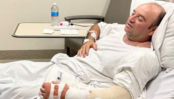 Corner Item Image - “Eu mereço isso?”: Resposta humilde do herói à generosidade global