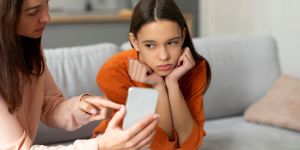 Controle parental: quanto tempo de tela na adolescência?