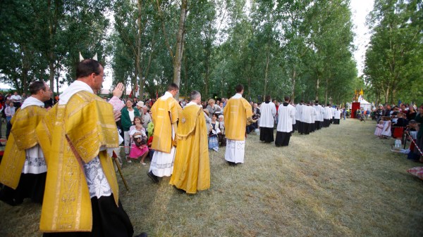 FSSPX-EGLISE-GODONG