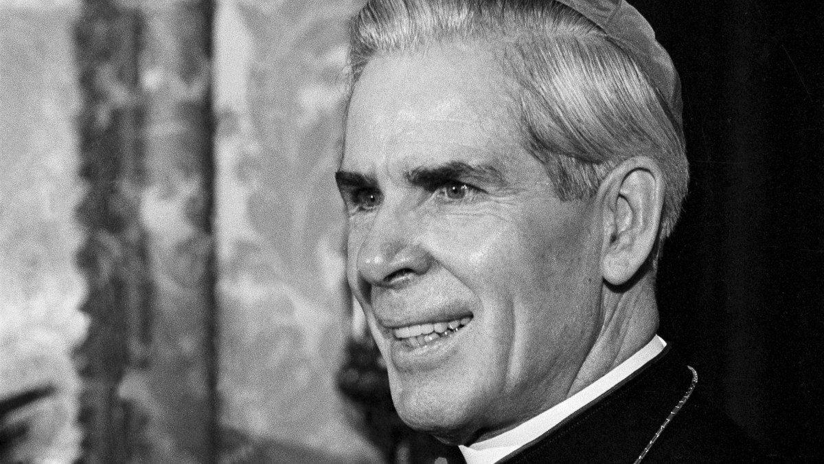 FULTON-SHEEN-AP26040535082605.jpg