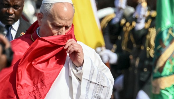 pope-leo-xiv-luanda-airport-africa