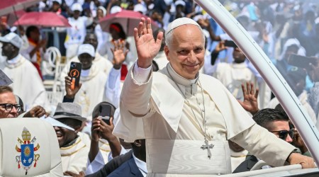 Papa em Angola: “Os idosos não devem apenas ser ajudados, mas ouvidos”